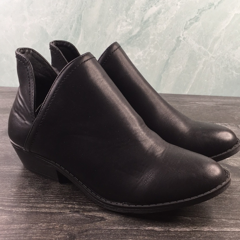 🐙 Universal Thread Nora V-Neck Ankle Booties